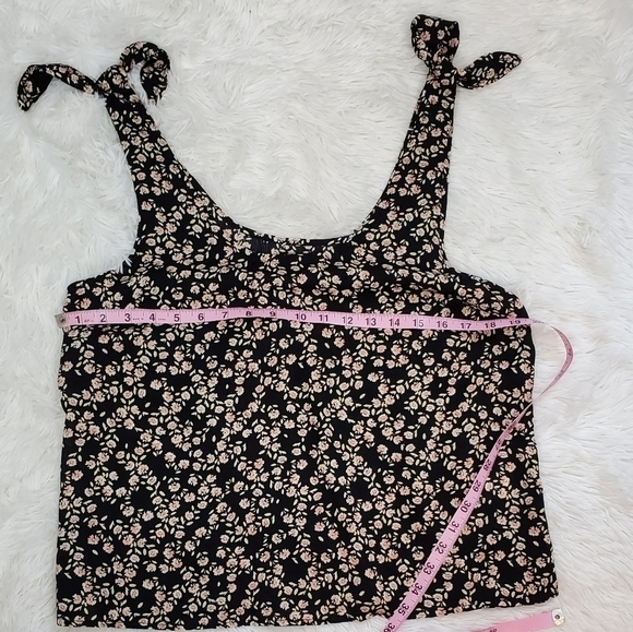BLACK Floral Sleeveless Top Size Large By So Nwt - Picture 2 of 9